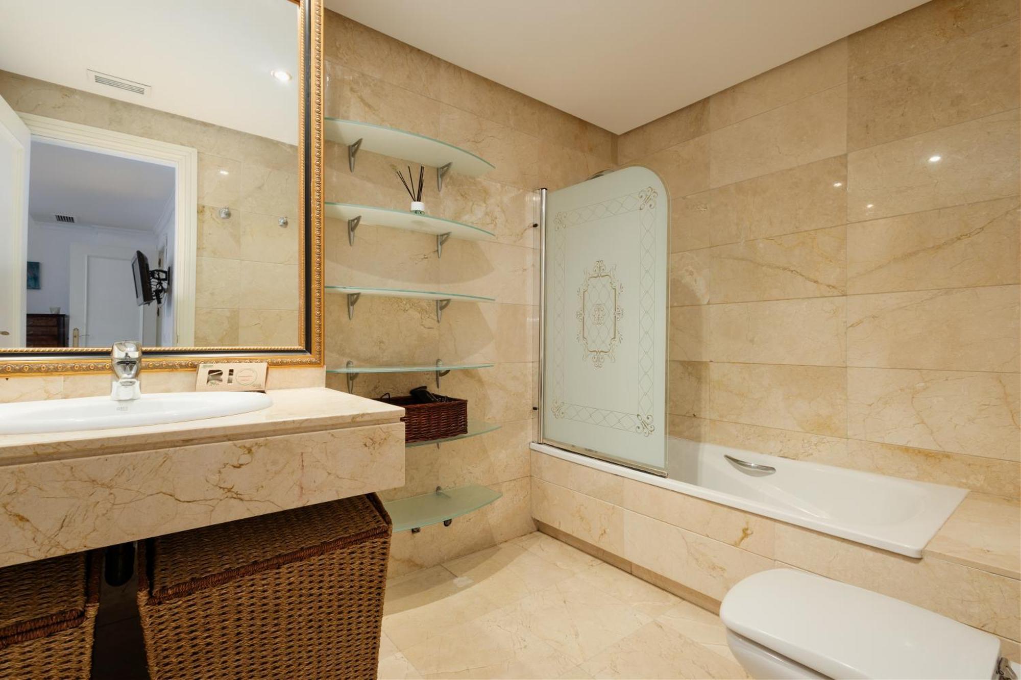 Ground Floor Holiday Apartment With Terrace And Pool In Puerto Banus, מארבלה מראה חיצוני תמונה